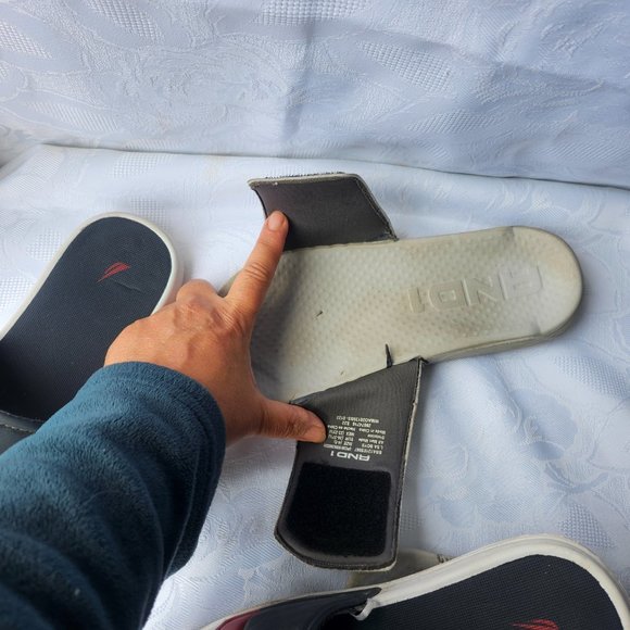 2 Pairs of Slides- Size 4 (Jr) - Picture 6 of 7